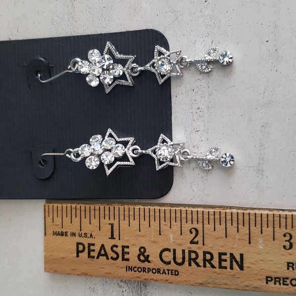 Rhinestone star dangle earrings - Picture 3 of 4